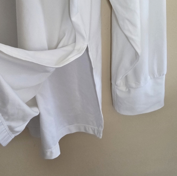 Old Navy Active | Cloudmotion White Long Sleeve Tee Side Slits Size Large - Picture 5 of 6